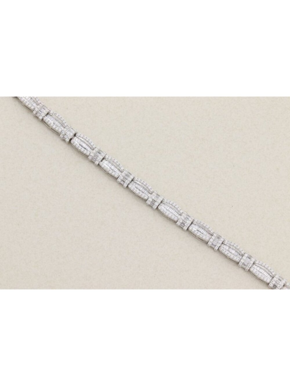 Sterling Silver Gorgeous Sparkly 4 carat Cubic Zirconia Tennis Bracelet 8" inch - Picture 6 of 8